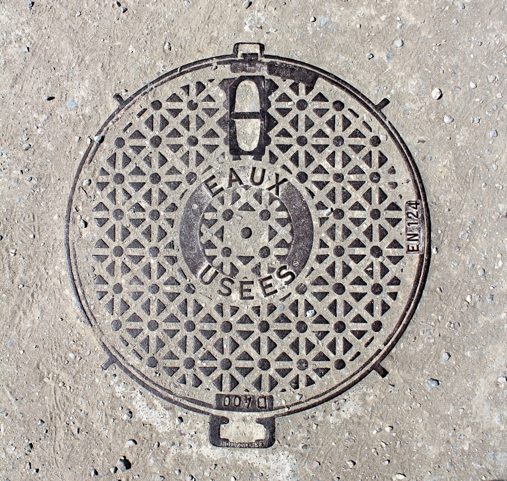 Assainissement collectif plaque d'égout